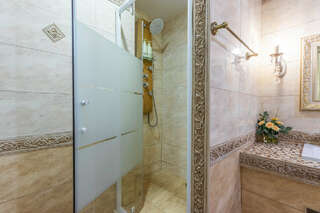 Гостиница Вилла Лючия Архипо-Осиповка Четырехместный Люкс-комфорт-6